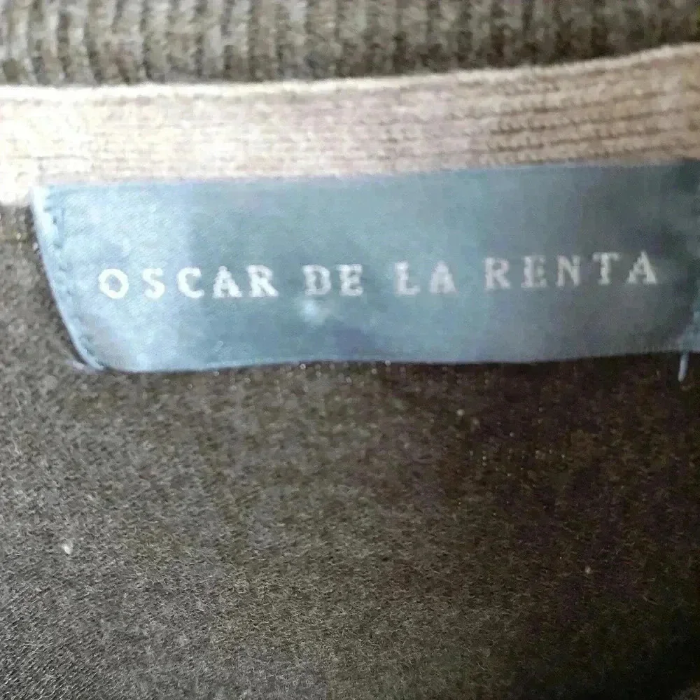 Oscar DE La Renta Size Medium 100% acrylic EUC
